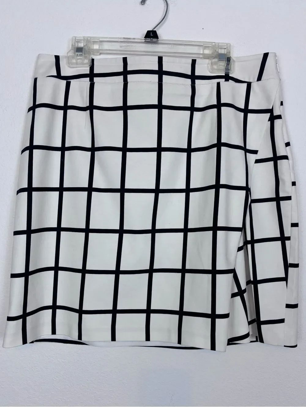WHBM Unique Pleat White & Black Windowpane Skirt w/front side pleat steps up